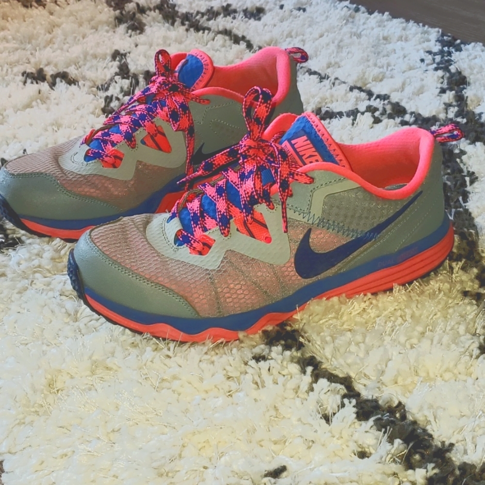 Nike sneakers pink and gray